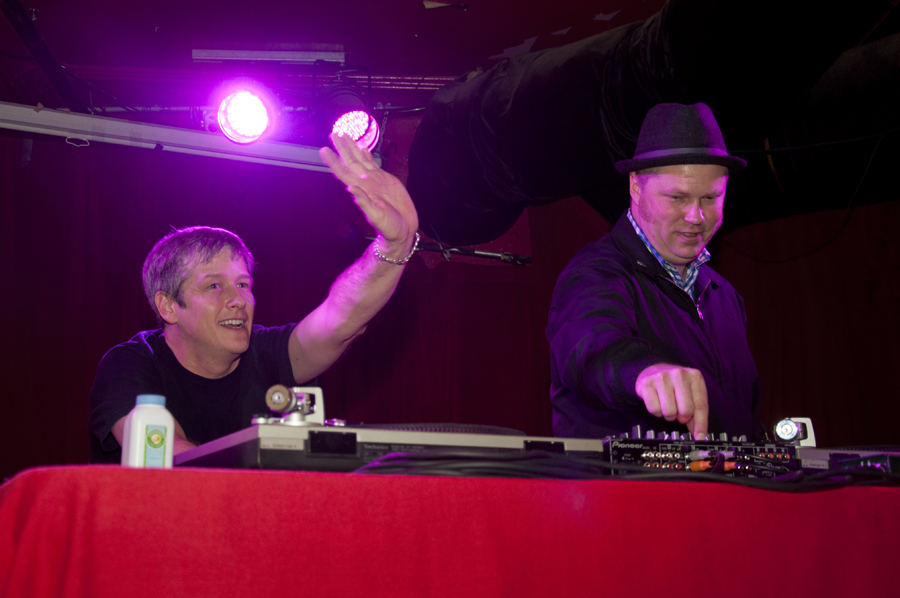 DJ Nipper and DJ Mike switching places!