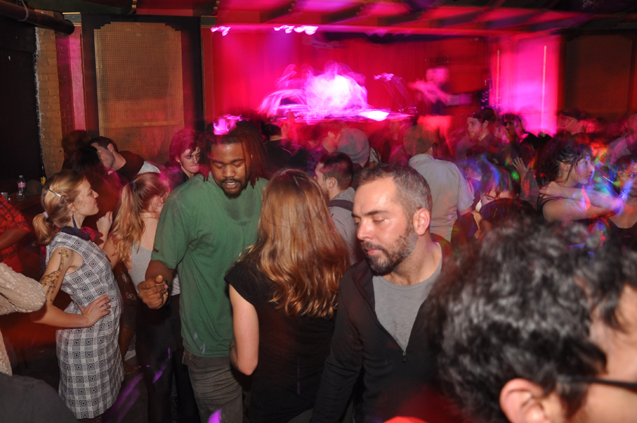 The floor was packed and sweaty soon after 11pm!