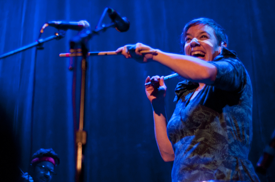 At this moment, Merrill had the crowd clapping along to a beat with her, then she quickly changed tempo, throwing the whole crowd off. She's a cheeky performer, and keeps her audience on their toes!