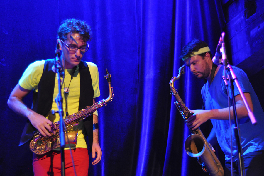 tUnE-yArDs' two talented saxophonists.