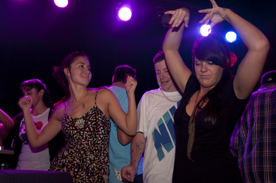 These girls were feeling the vibe that night.