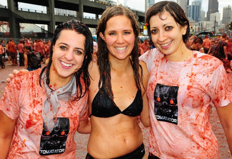 Judit Marsillach, Anya Zolotarova and April Bailey made special Tomatator t-shirts.