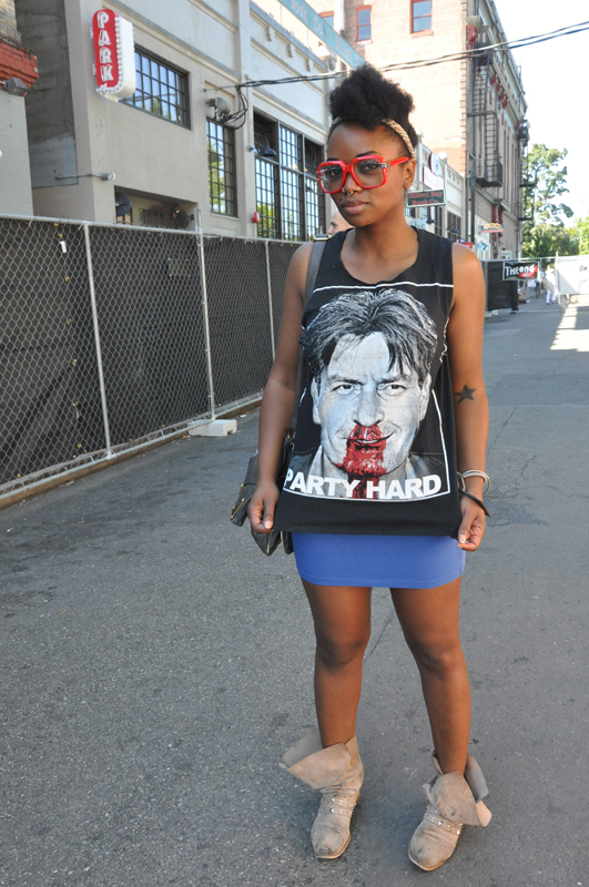 D's red glasses really brought out the blood flowing from Charlie Sheen's nose!