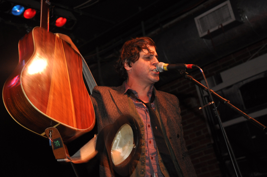 Slim lost his hat countless times over the course of the evening, but it always managed to find it's way back to his noggin.