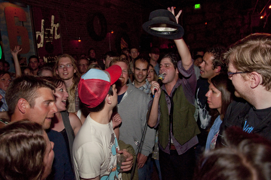 Slim joined crowd to sing with audience members and tell stories.