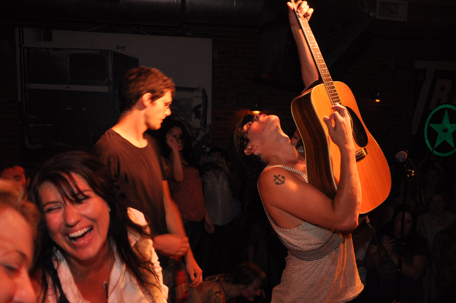 Slim gives it his all up until the last note.