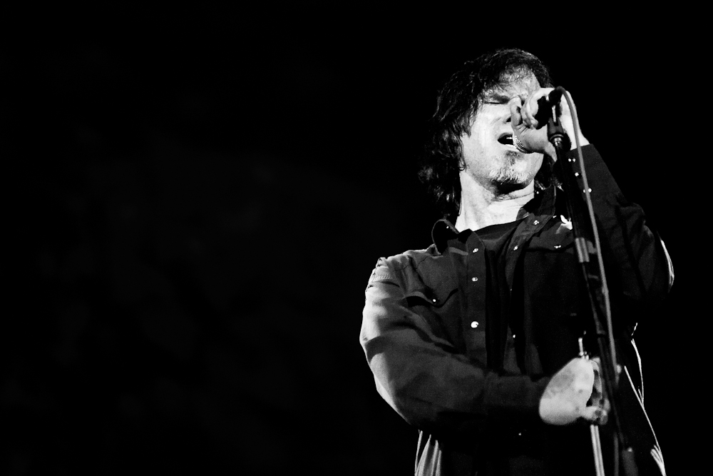 Don't let the crooning face fool you, the vocals are pure rock 'n roll.