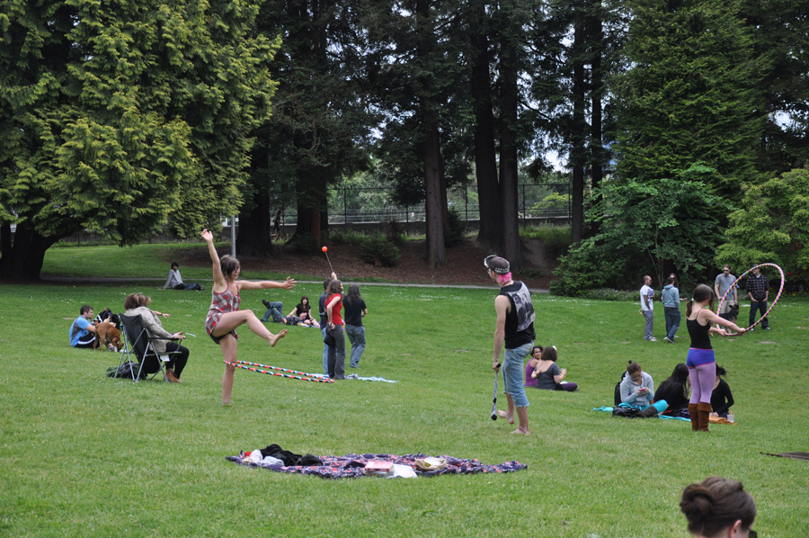 Volunteer Park was hopping too, with some sort of mini brostep festival. There were hula hoopers and practicing fire dancers.