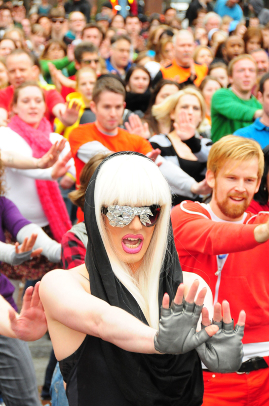Seattle loves its flash mobs! This weekend, 1100-1200 mobbers participated in Seattle's