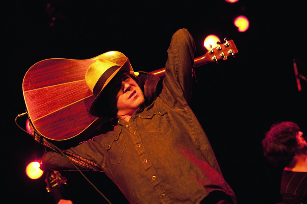 Still a serial lady killer, Rhett Miller and the boys from Texas