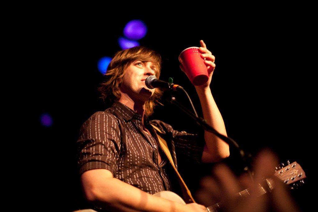 Still a serial lady killer, Rhett Miller and the boys from Texas