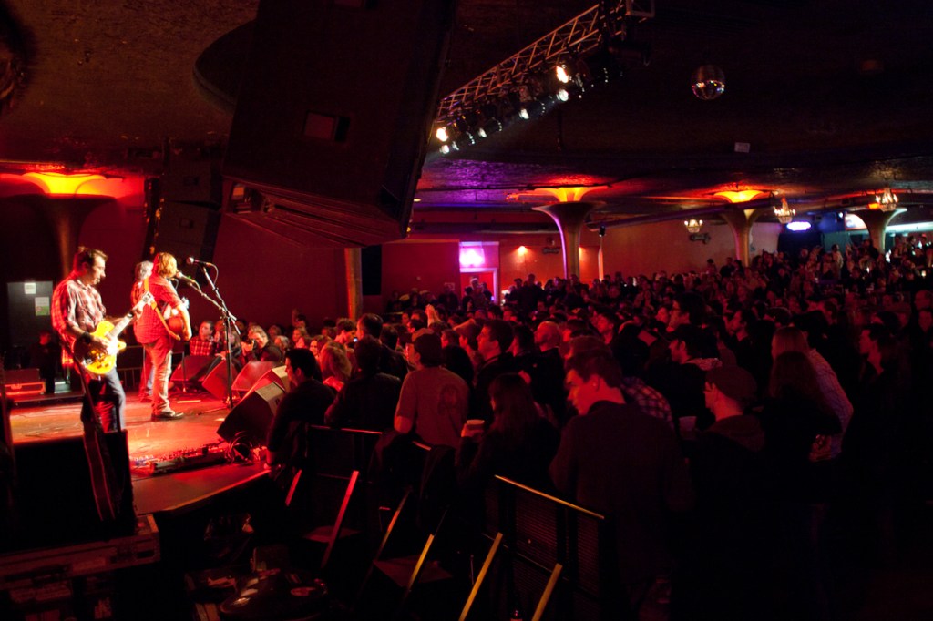 Still a serial lady killer, Rhett Miller and the boys from Texas