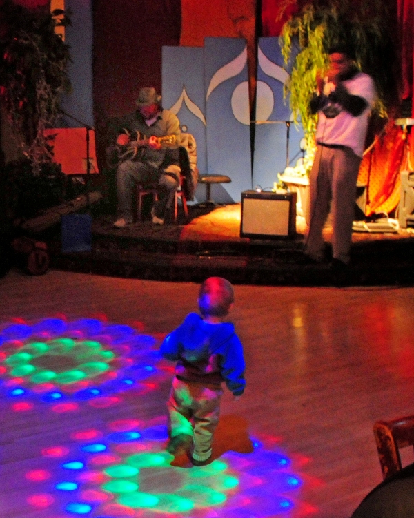 Children take to the dance floor as Jesse Hagopian and Dan Rapport play.