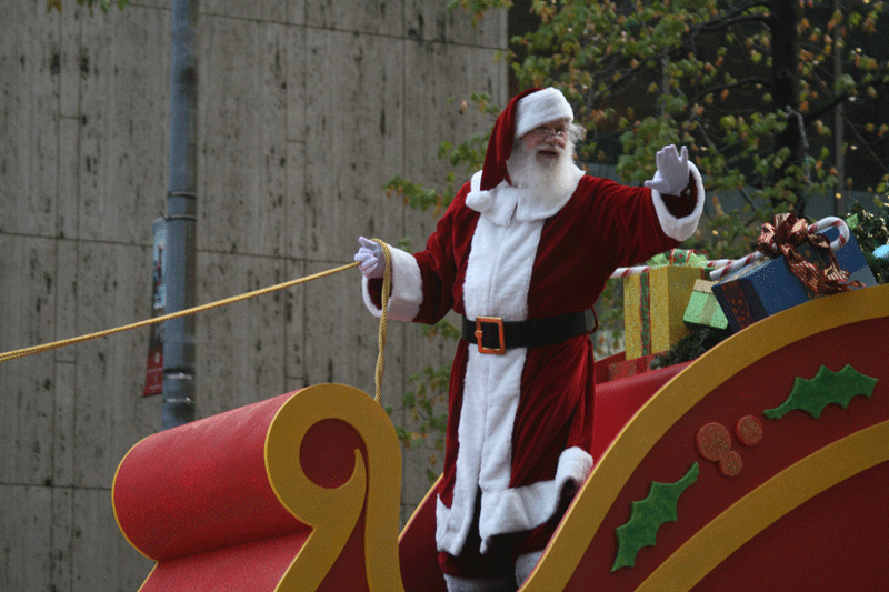The crowd dispersed as soon as Santa and his sleigh rolled past, making their way towards the Macy's store.