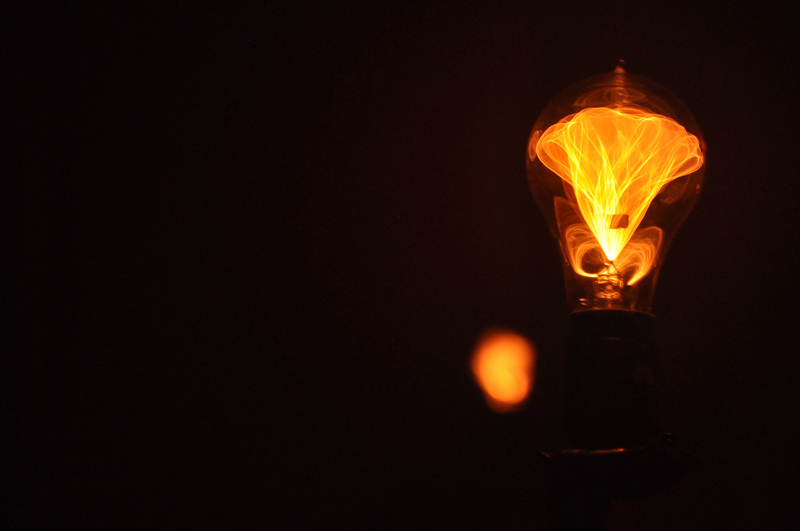 Blonde Redhead's stage set included beautiful flickering lightbulbs, bringing an intimacy to the show's atmosphere.