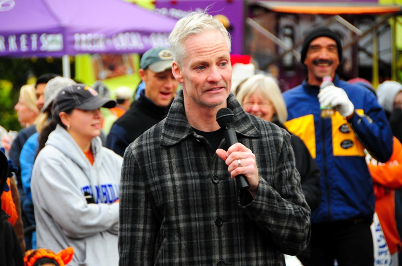 With his dry wit, John Curley was the perfect emcee to kick off the Mashed Potatoes Munch Off, sponsored by Greenlake Bar and Grill.