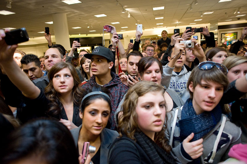 Kim Kardashian made an appearance at the Bellevue Square Nordstrom yesterday and