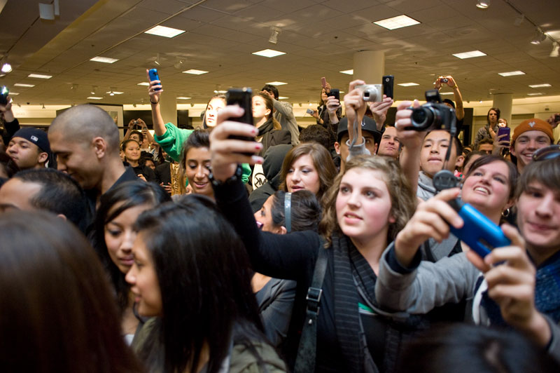 Kim Kardashian made an appearance at the Bellevue Square Nordstrom yesterday and