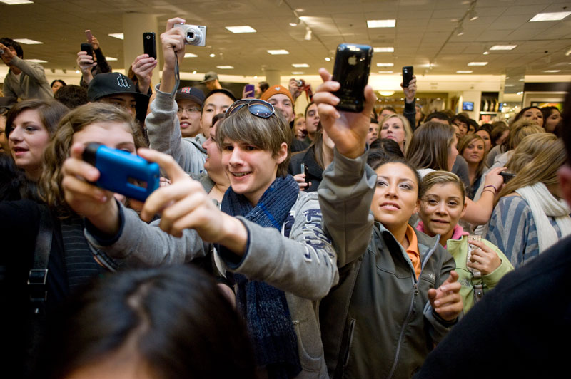 Kim Kardashian made an appearance at the Bellevue Square Nordstrom yesterday and