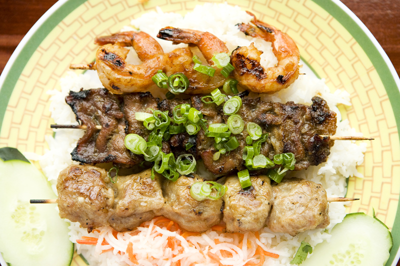 Com Dac Biet (Thit, Nem, Tom) Combination of charbroiled pork, charbroiled meatball & grilled shrimp