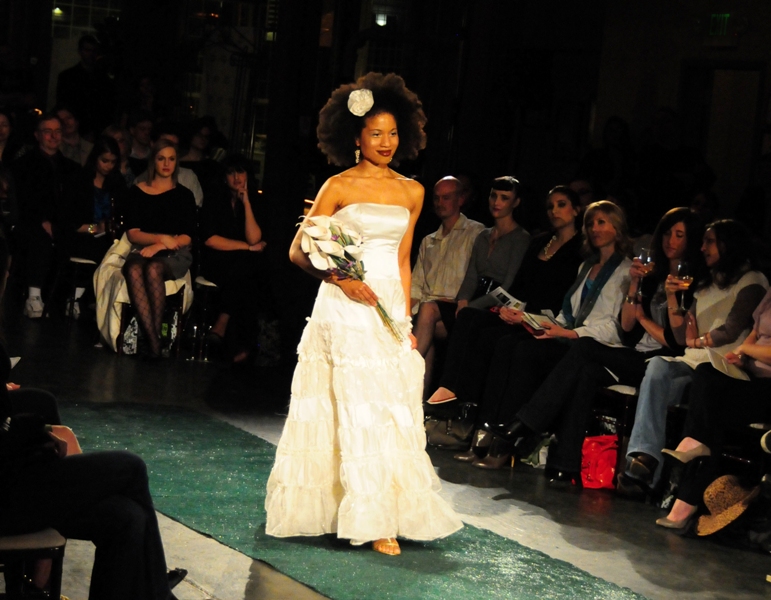 This wedding dress brought a round of applause.