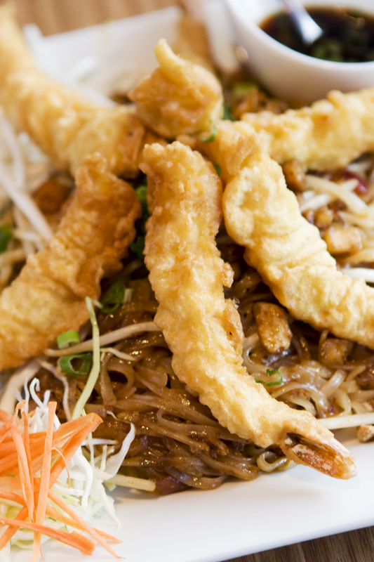 Samurai Pad ThaiOur creative blend of the well-known stir-fried Thai noodles and Japanese shrimp tempura. Served with vinaigrette soy sauce.