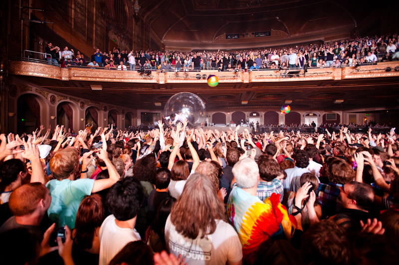 The Flaming Lips played what looks to be the most entertaining show