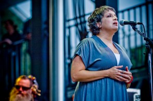 "Neko started her mainstage set a little shakily -- she looked great,