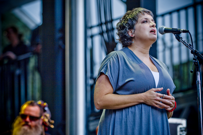 "Neko started her mainstage set a little shakily -- she looked great,