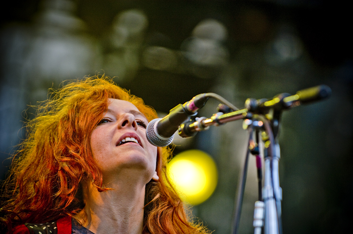 "Neko started her mainstage set a little shakily -- she looked great,