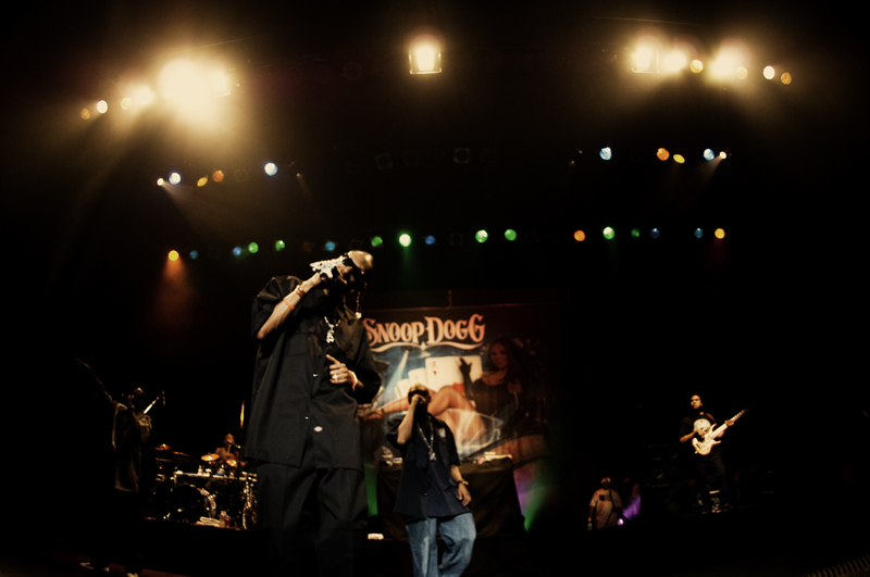 Snoop Dogg and Ice Cub lit up the Paramount last night. Fo'