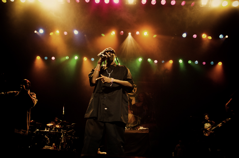 Snoop Dogg and Ice Cub lit up the Paramount last night. Fo'