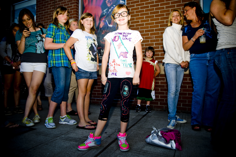 More than 8,500 screaming tweens (and a few adults) packed Everett's Comcast