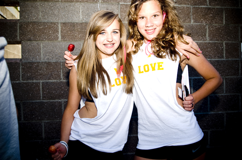 More than 8,500 screaming tweens (and a few adults) packed Everett's Comcast