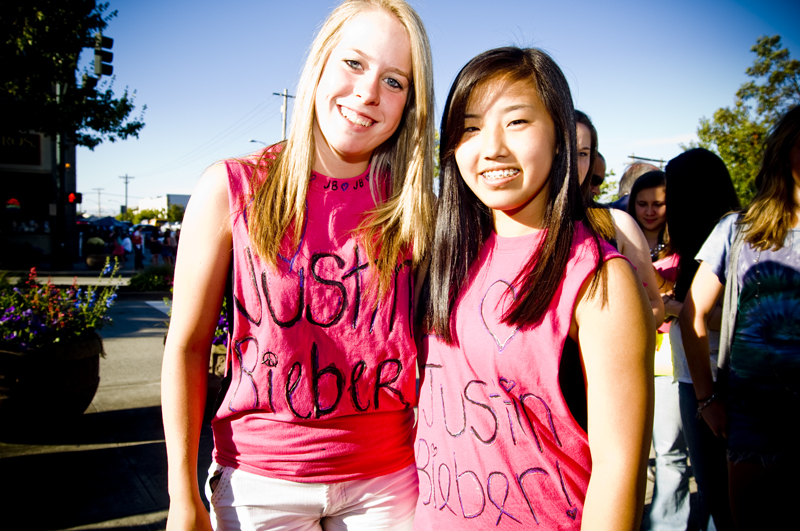 More than 8,500 screaming tweens (and a few adults) packed Everett's Comcast