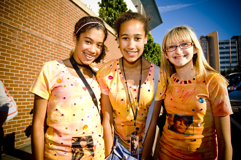 More than 8,500 screaming tweens (and a few adults) packed Everett's Comcast