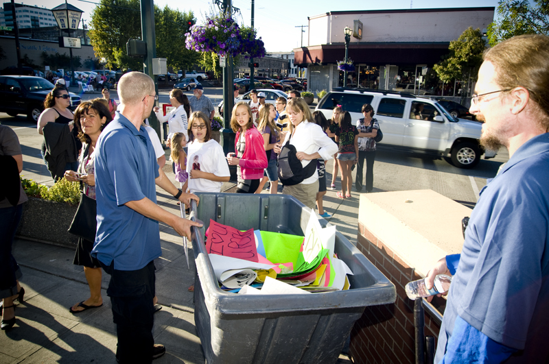 More than 8,500 screaming tweens (and a few adults) packed Everett's Comcast