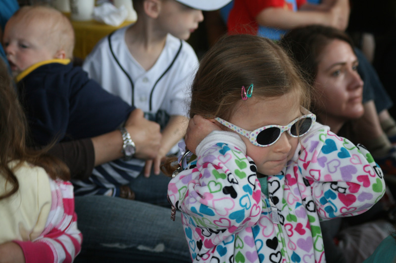 Someone get this girl some earplugs!