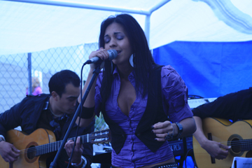 The rain did little to dampen the spirits of Cinco de Drinko