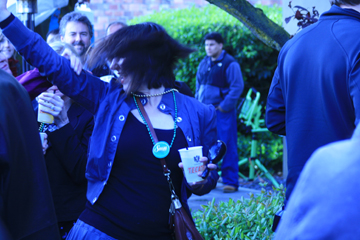 The rain did little to dampen the spirits of Cinco de Drinko