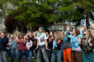 The Flash Mob paid tribute to Fox hit series Glee.