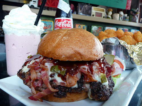 More from our fine, fine collection of stunning Burger Porn.