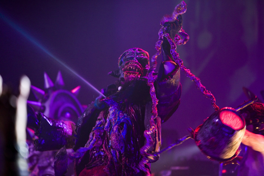 This Gwar Slave was leaking green alien blood.