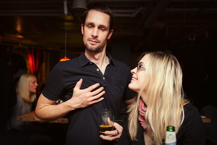 and inspires others in the bar to do the same.