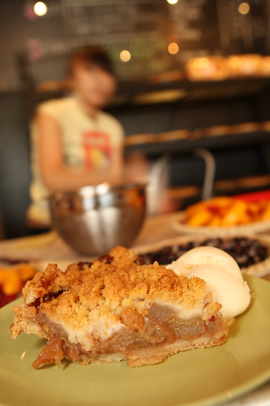 SEATTLE, WA FRIDAY AUGUST 21, 2009 Seattle Pie Company in Magnolia. (Photo by Kevin P. Casey)