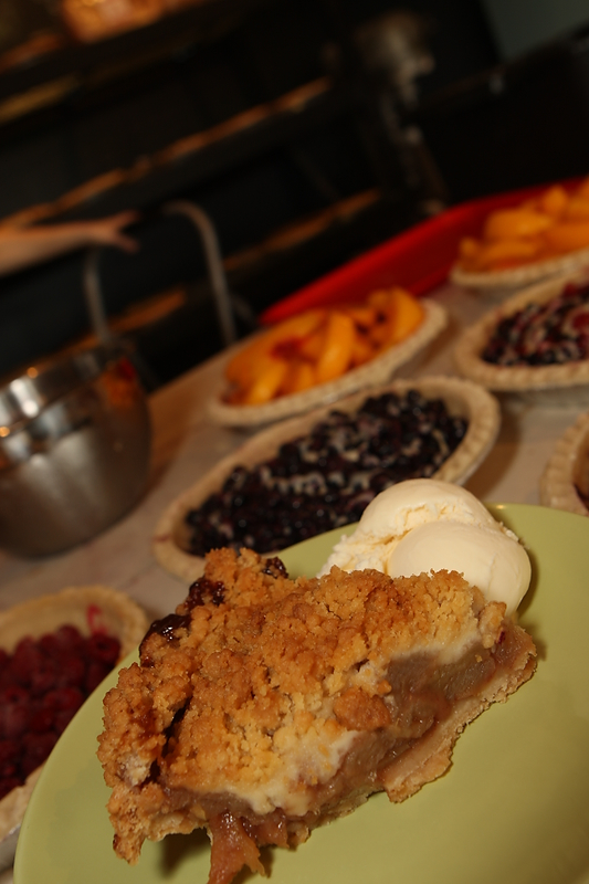 SEATTLE, WA FRIDAY AUGUST 21, 2009 Seattle Pie Company in Magnolia. (Photo by Kevin P. Casey)