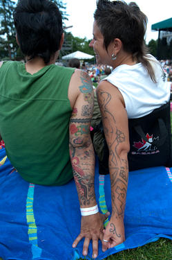 Fans show off their body art.
