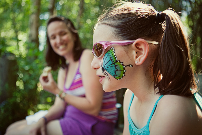 Hannah & her mom take a lunch break.