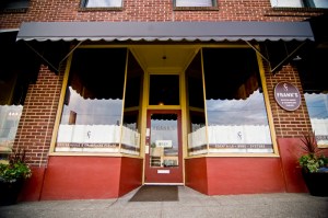 Though the supper-club fad hasn't had as much traction as the dry-aged New York strip -- thanks to a little boost from Dr. Atkins -- Felix and Sarah Penn, owners of Frank's Oyster House and Champagne Parlor, are reviving old notions of fine dining without making them seem gimmicky.