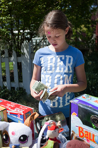 Jordyn counts out change.